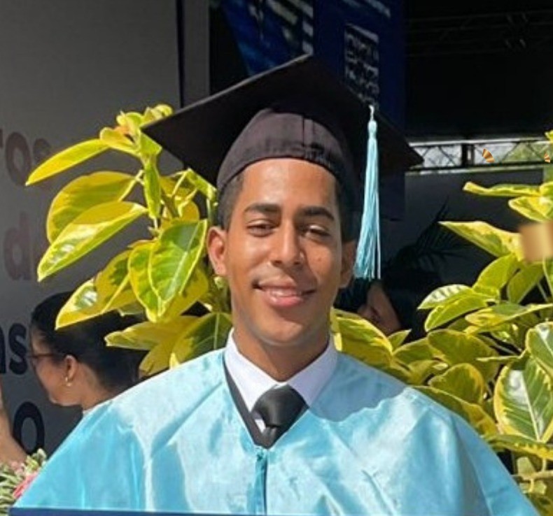 El Instituto de Física celebra la investidura de su auxiliar de investigación Saúl Enrique Castillo